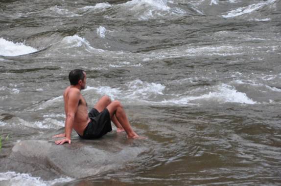 Depois das águas quentes dos poços termais, nada como um rio de águas frias! (na região de Boquete, no Panamá)